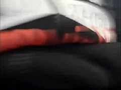 سفادة تتكشف في حمام الجيم مع هؤلاء الرجال يدفعون الأدرينالين من خلال متعة عامة خارجية شفافة