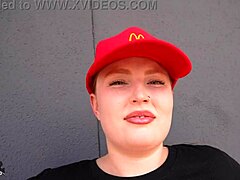 إذن هذه السمينة ميا ديور تركب زب أسود كبير بعد طردها من ماكدونالدز للحصول على وظيفة جديدة