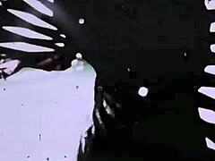 ヴィンテージイラストが日本のアニメスタイルの興味深いレトロコミックアートを展示