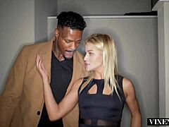 Блондинки VixenPlus наслаждаются клубной ночью с доминирующими большими черными членами