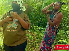 Badania w buszu kończą się pieprzeniem z miejscowym!