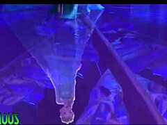 Liz Vicious synger haters song i sexy goth rødhåret anime hentai-tegneserie