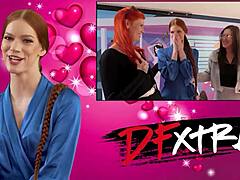 Szomorú szőke csajt basznak vad csoportos dugásban a legjobb barátnőjével és nyolc óriási szörnyfasszal dupla baszással