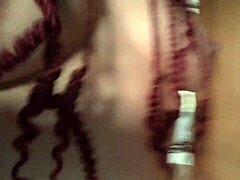 Madrastra tetona estaba realizando un video para mi padrastro luego ella me observo y me pidio que me pusiera una mascara y un condon para follar antes de que llegue su marido a casa porno real casero.