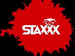 Nagy cicis barna csurom ondóban a vad 7-srácos gangbangtól