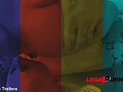 Vaaleat huorat Chloe Lacourt & Christine Courtney persettä naidetaan kahdella massiivisella kyrvällä DP:llä ja creampie:lla.