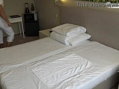 Хей, гледай как зрялата милф Джулия Норт получава масаж до анално!