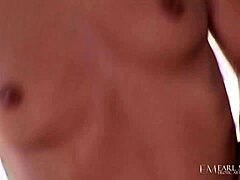 hot session scratching the itch with kiara diane