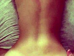 Zayıf Kalın Escort Yaşlı Adamın Yarığını Sürüyor ve Kıçına Döl Atıyor!