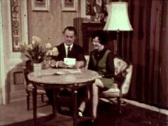 Винтидж баба се присъединява към табу четворка в ретро оргия.