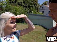 वीआईपी स्लट पिकअप से चेहरा चोदकर ओरगाज्म करती है, मुंडी हुई चूत पर एक्शन!