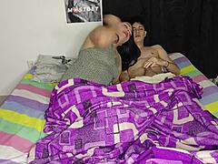 קולומביאני צעיר 18+ מתאונן לפורנו ספרדי בטלפון אמא חורגת עוזרת עם תחת גדול