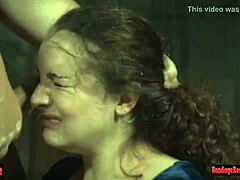 Ugh, ich bin Sub, die von interracialen Typen schlampig throatgefickt wird