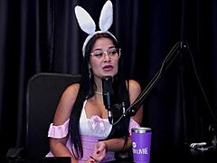 morena safada mostra o seu boquete mostra os peitos e a bucetinha gostosa depois de falar que não se sentiria a vontade com cuspe - alice vasconcelos watch on sheer red especial páscoa