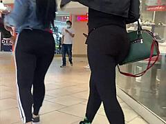 Sezonul pantalonilor yoga cu funduri mari ascunse în leggings, vederi candid.