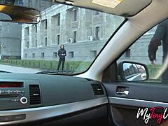 Крошечная брюнетка зовет бойфренда исследовать анал секс в позах догги и ковбойши