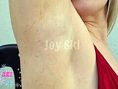 Chica sucia hablando guarro hace paja POV con tetas naturales en primer plano antes de vibrador Hitachi en coño en sesión de paja sucia