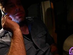 Απαγορευμένη πίπα με θετή μαμά ακολουθούμενη από γαμήσια αποστολή και υγρή πρωκτική δράση.