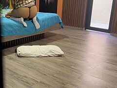 Cewek Ngocok Dengan Dildo Anal Sampai Keluar