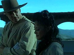 אה, טיילור ריין נהנית מזיון גולמי כפופה בסגנון דוגי עם כוס שיער וזיון אנאלי קשוח באחד על אחד