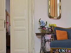 Brit matang dijari dan dijilat dalam definisi tinggi