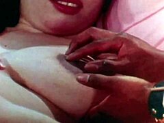 brittisk vintage interracial trekant med hårig fitta beaver action i svängande sextiotal skuggor