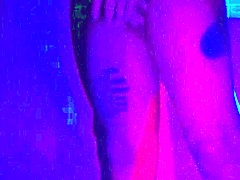 i wanna tell ya sumthin, pay attenshun mommy shemale, she's got a secret