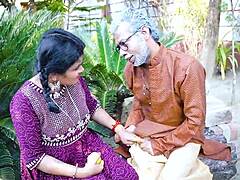 Dadaji encontró a la chica virgen sola y fue por follar duro hardcore con deepthroat y polla negra grande en película completa