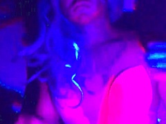 i wanna tell ya sumthin, pay attenshun mommy shemale, she's got a secret