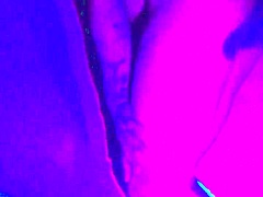 i wanna tell ya sumthin, pay attenshun mommy shemale, she's got a secret