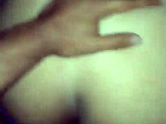 אה, אני מרגיש חם כל כך מזיין את התחת של המילף הערבייה הזו חזק