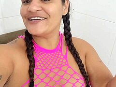 David do meu predio sempre vejo ele no elevador e me masturbo pensando nele