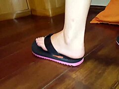 hey, luh gives that intense footjob with her feet 👣