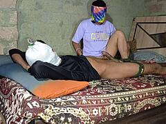 Est-ce la vidéo de sexe de la demi-sœur avec une fille indienne desi dans le jardin ?