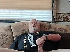 jacking off in her blond t-shirt