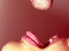 Το ταξίδι τελειώνει για μια Ιαπωνέζα σύζυγο που γίνεται πόρνη. Παίρνει σπέρμα στο στόμα μετά από κοντινό πιπίλισμα.