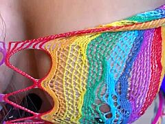 섹시 콜롬비안 라티나 갈색 눈과 티트가 룸메이트를 금지 소프트코어 클로즈업으로 유혹! 그가 그녀 손에 빠져 핫 아마추어 액션