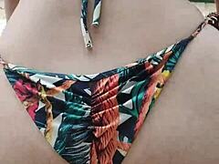 Fodendo em público pela primeira vez, explorando desejos secretos ao ar livre.