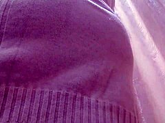 Valaha gondoltad, miért villantja az olasz mostohaanyád a szőrös puncit és seggét a bolt öltözőjében? Ez egy fétis punci csalogatás!