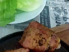 Ich kochte und dann fingen wir an zu ficken in Missionary, junge 18+ Swinger bekommen diesen Cum-Orgasmus... hausgemachter Stil, weißt du?