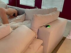 Zakaj ta medrasni seks spremeni amatersko gospodinjo v kurbo? Ogromni kurac bareback v cowgirl z domačim ljubimcem