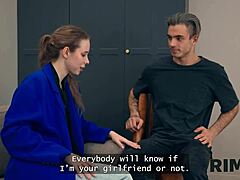 Dvě holky soupeří o chlapa, ale skončí v zábavné skupinové dobrodružství společně