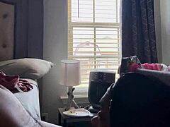 رجال سود يحبون البلو جوب الرطب مع قذف في الفم