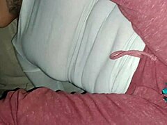 왜 의붓아빠가 밤에 뒤에서 날 박아?