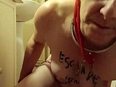 Hey, schau dir diese 2024 europäische MILF-Sklavin an, die aus der Schüssel frisst in hausgemachter POV-Demütigung mit Spielzeugen