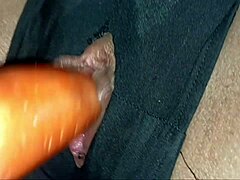 Złapana na masturbacji w samochodzie, nieznajomy sprawił, że doszłam.