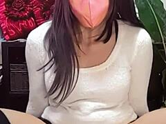 アジアンクロスドレッサーがマスクでライブストリーム中にオナニー