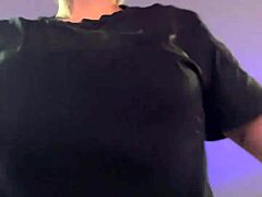 Жесткая ебля в миссионерской позе с сукой с далматинской жопой на большом черном члене, пока она не заговорит на языках