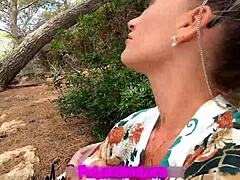 Курва Лейди Де Леон я ебат догги в омагьосаната гора