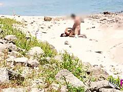 สาวเซ็กซี่รูปร่างอวบอิ่มรู้สึกความเสียวซ่านจากควยดำใหญ่บนโต๊ะครู